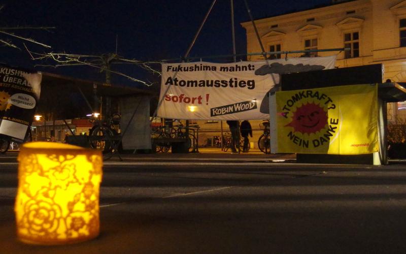 Mahnwache zum Fukushima-Jahrestag in Lüneburg